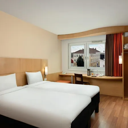 Ibis 3*